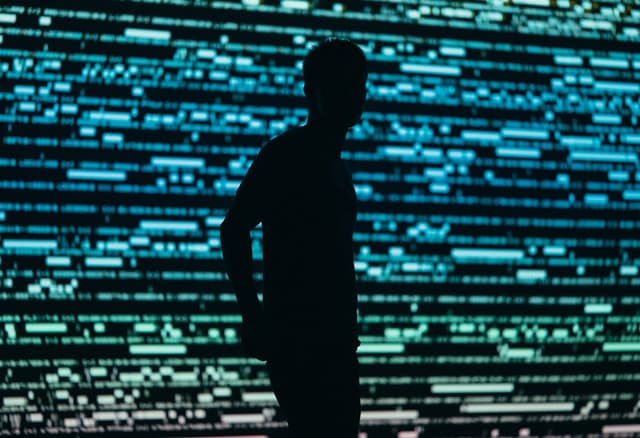 Inteligencia y Contrainteligencia: Trucos para navegar el día a día